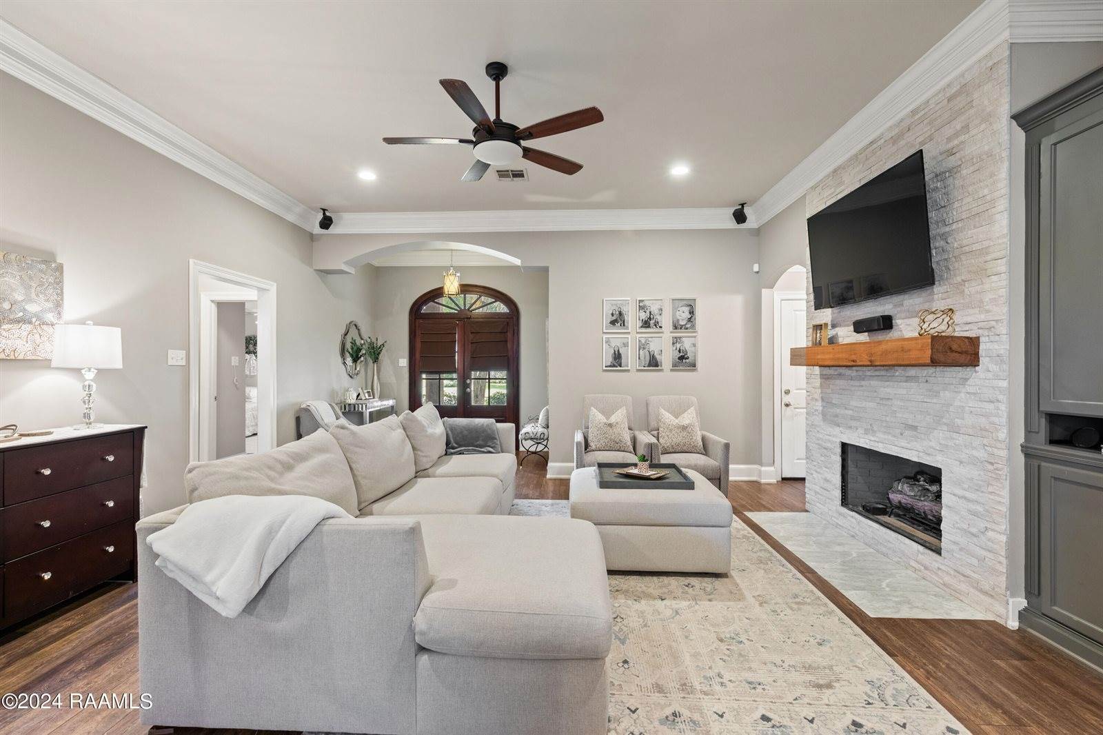 41 Oakthorn Court, Youngsville, LA 70592