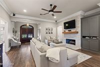 41 Oakthorn Court, Youngsville, LA 70592