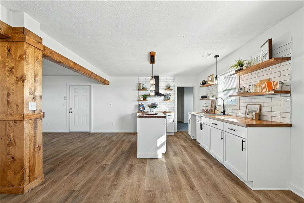 9393 State Route 52 Highway, Amoret, MO 64722