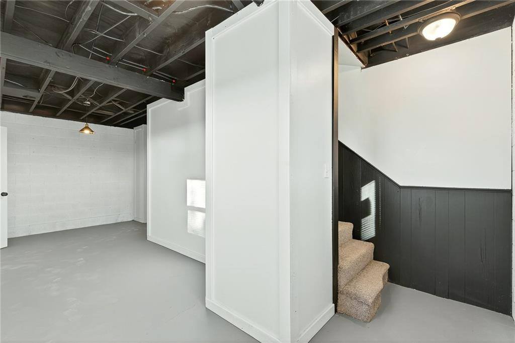 9393 State Route 52 Highway, Amoret, MO 64722