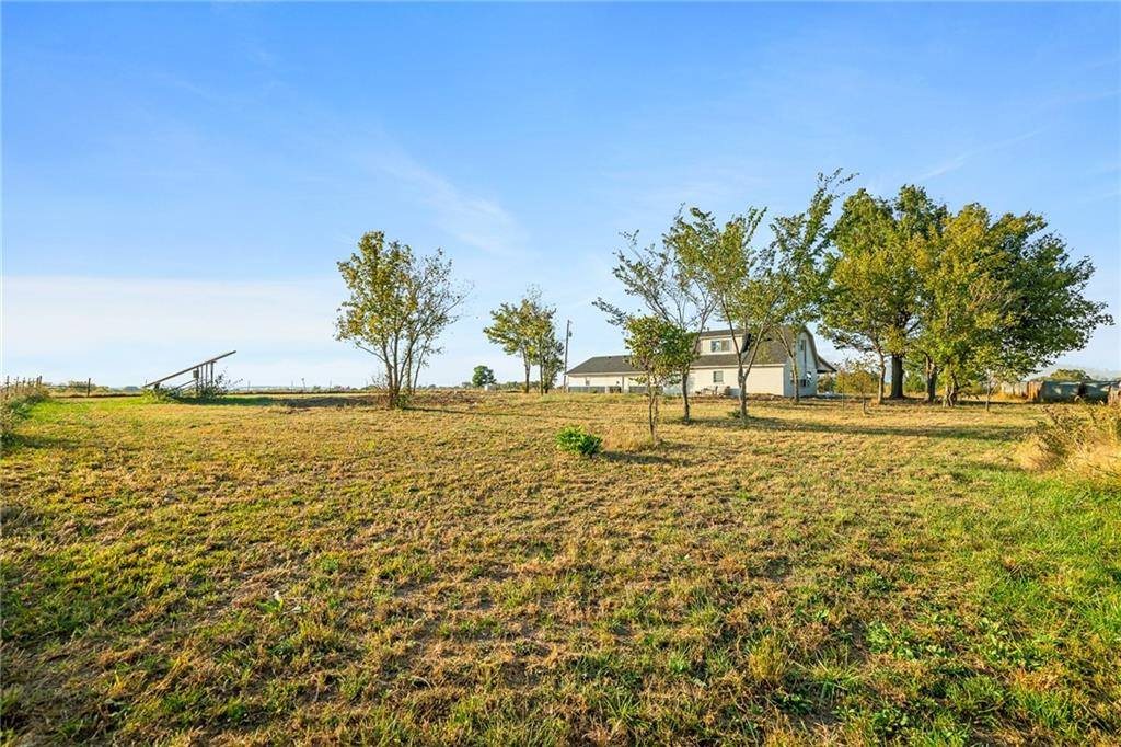 9393 State Route 52 Highway, Amoret, MO 64722