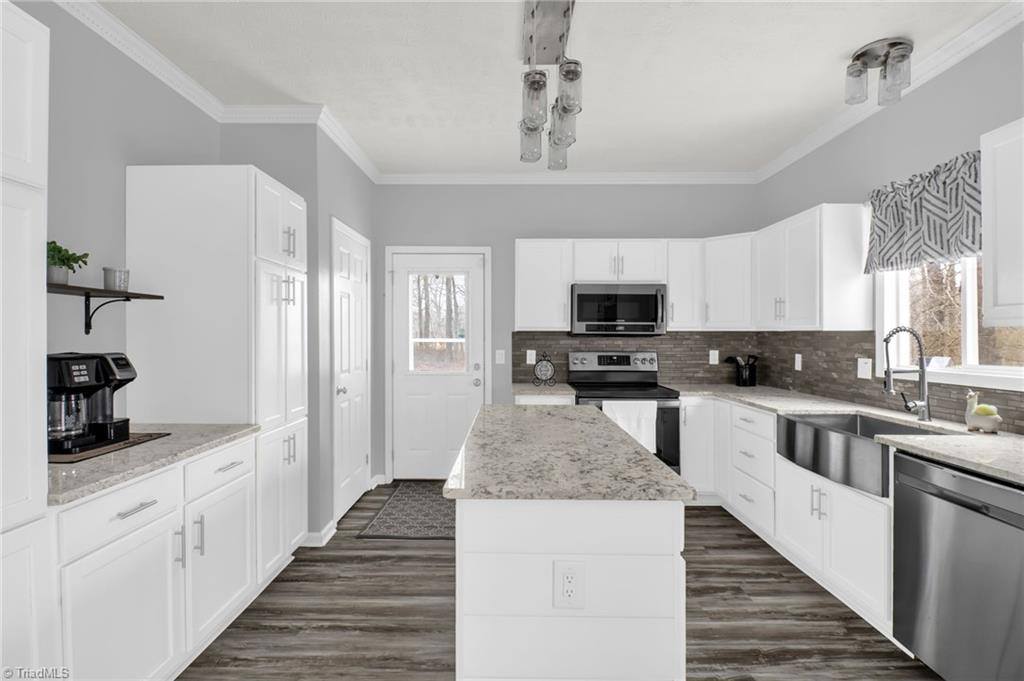 7039 Old 421 Road, Liberty, NC 27298