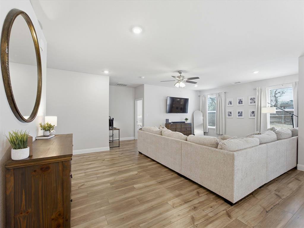 3039 Steepleridge Circle, Granbury, TX 76048