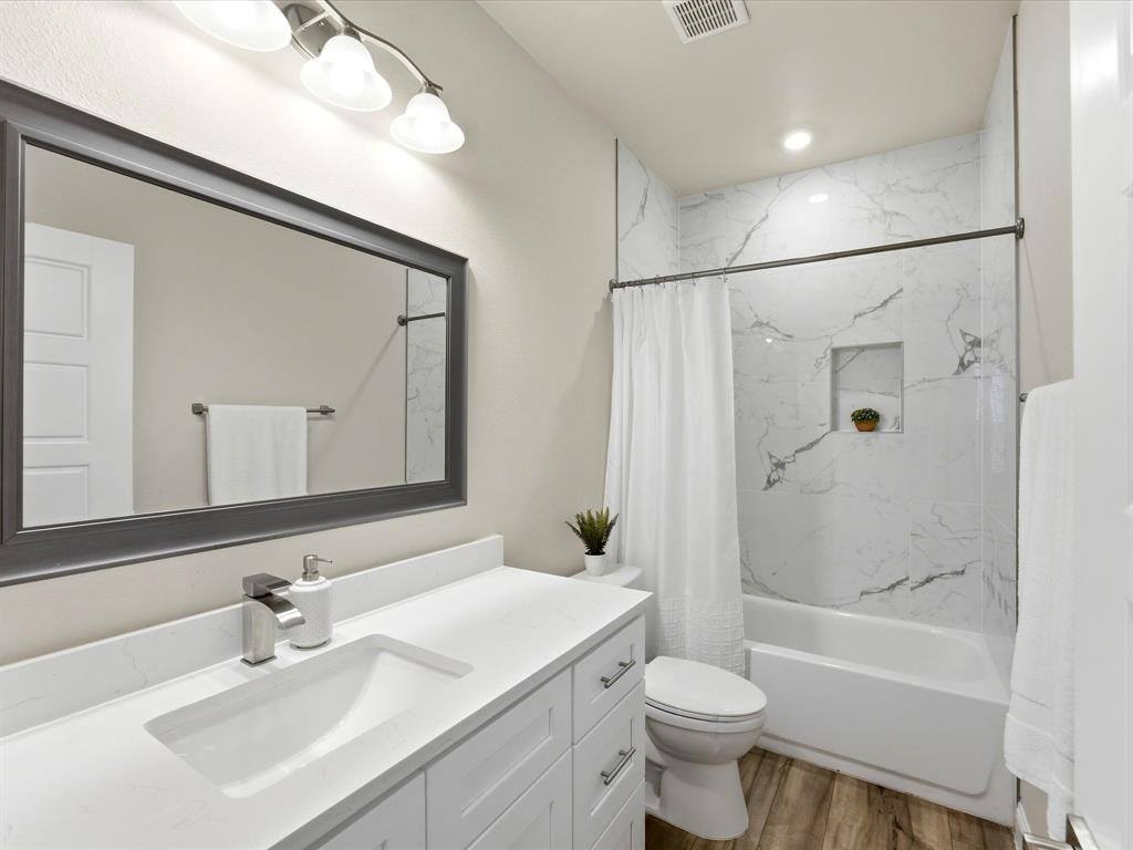 3039 Steepleridge Circle, Granbury, TX 76048