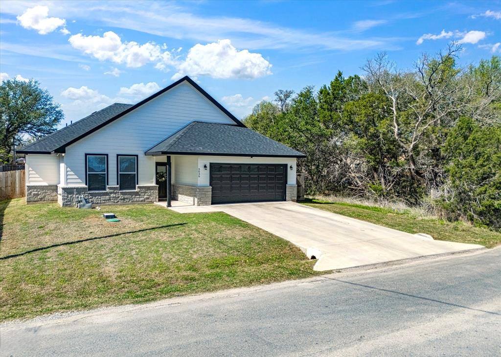 3039 Steepleridge Circle, Granbury, TX 76048