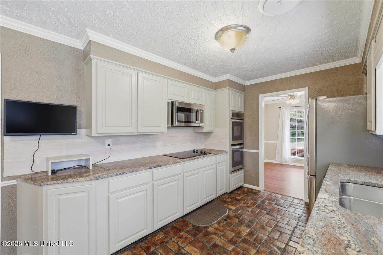 69 Summit Ridge Drive, Brandon, MS 39042