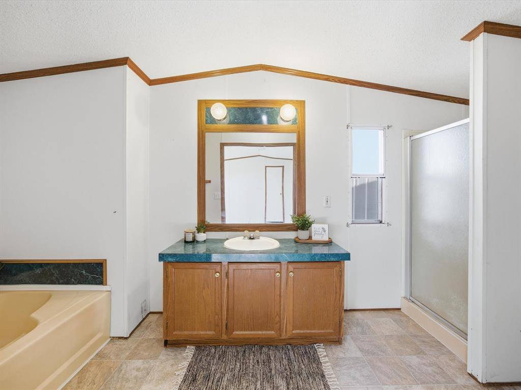 11205 Pikes Peak, Venus, TX 76084