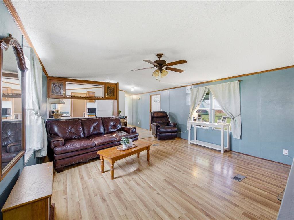 11205 Pikes Peak, Venus, TX 76084