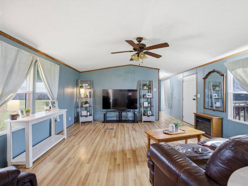 11205 Pikes Peak, Venus, TX 76084