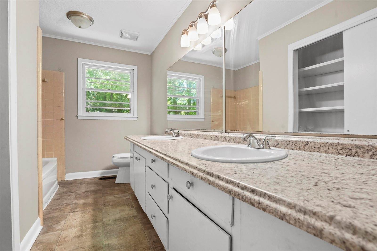 329 Earl Drive, Spartanburg, SC 29306