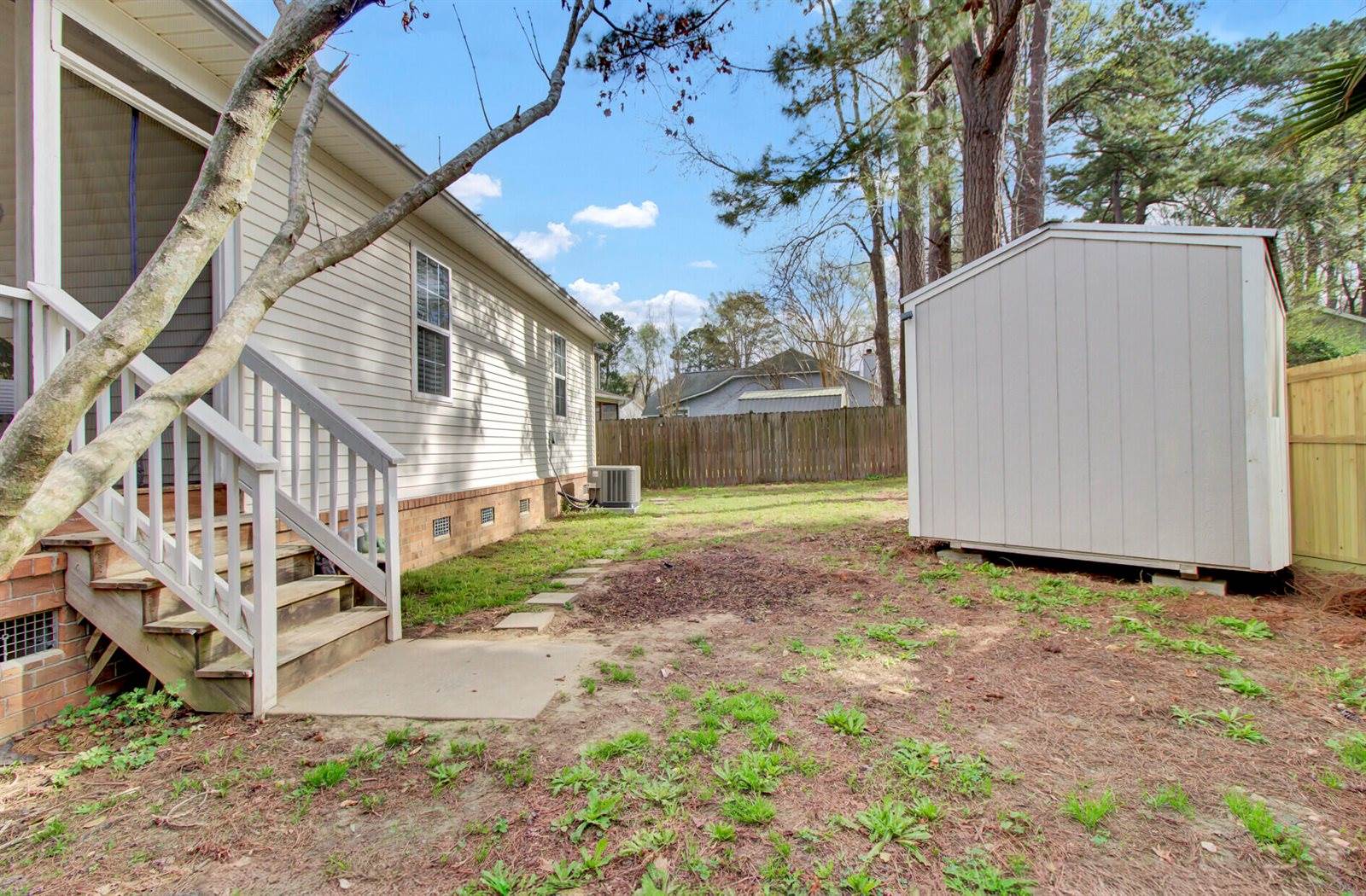 212 Thames Avenue, Summerville, SC 29485