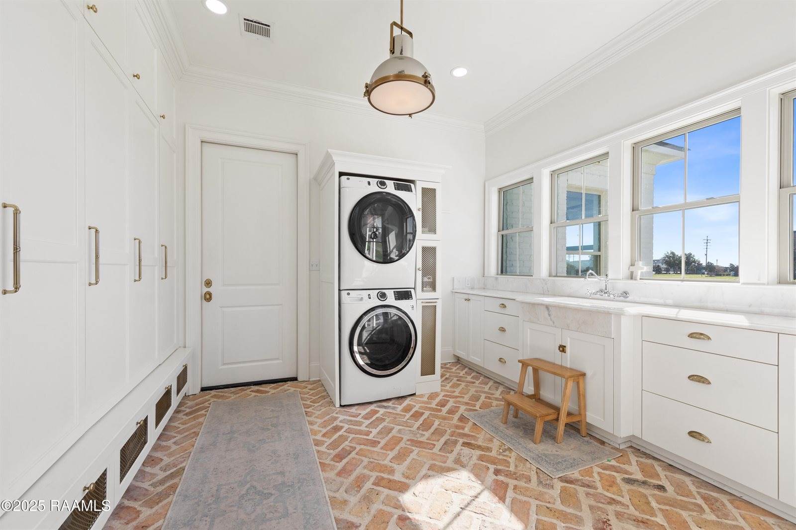 1044 The Lake Drive, Broussard, LA 70518