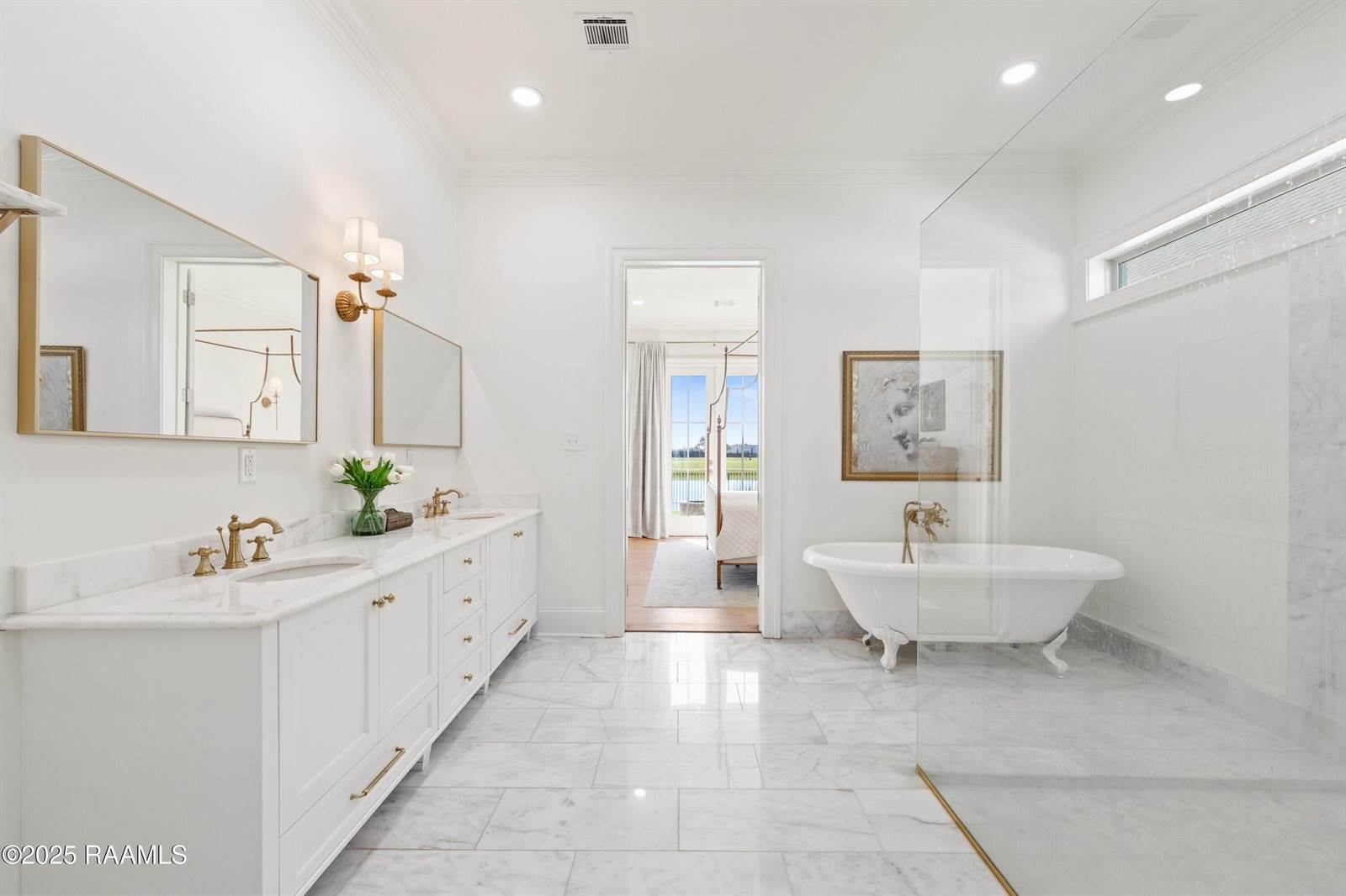 1044 The Lake Drive, Broussard, LA 70518