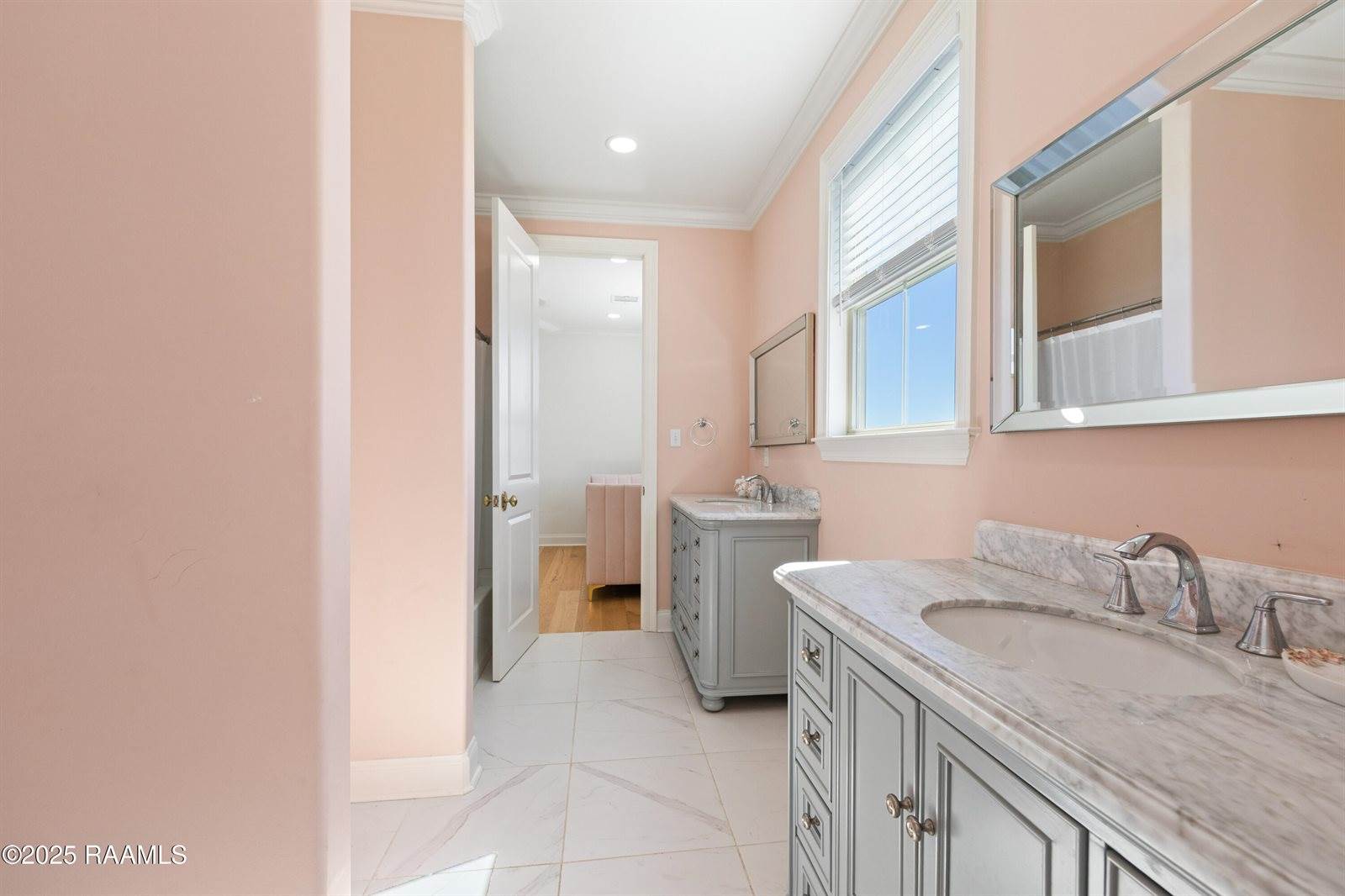 1044 The Lake Drive, Broussard, LA 70518