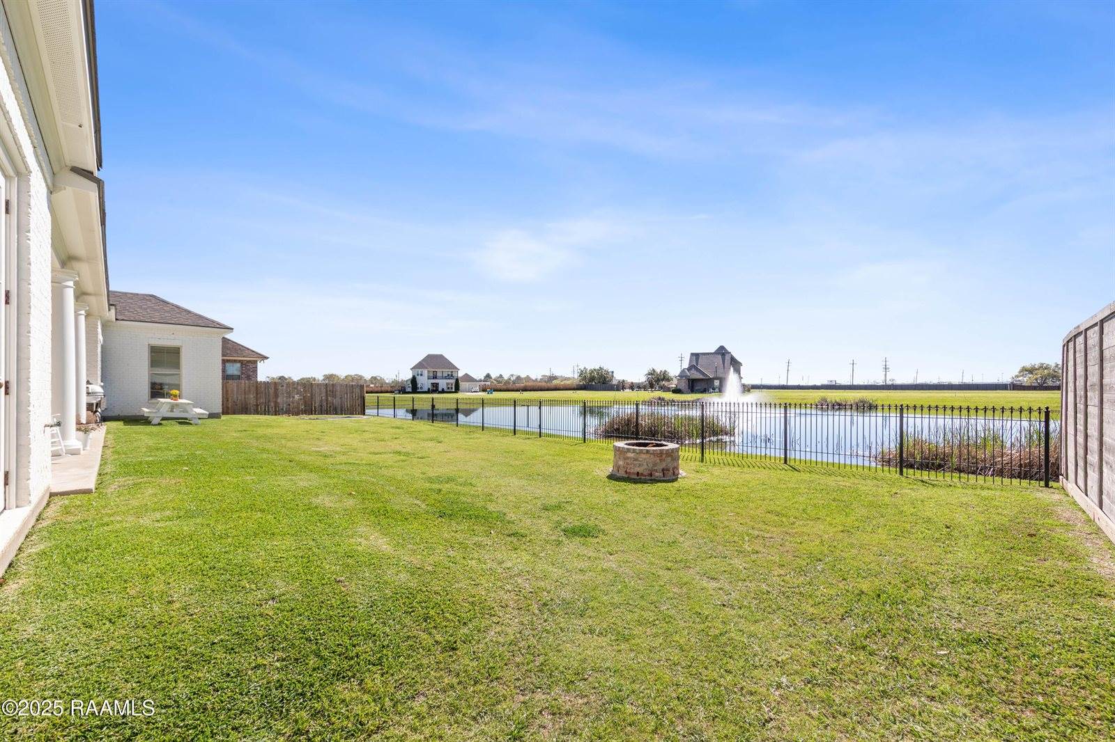 1044 The Lake Drive, Broussard, LA 70518