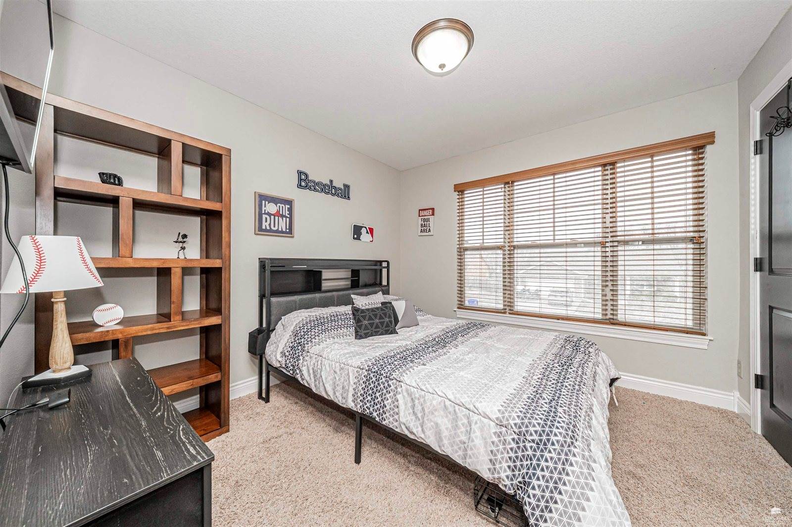 1005 Meadowbrooke Ln, Junction City, KS 66441