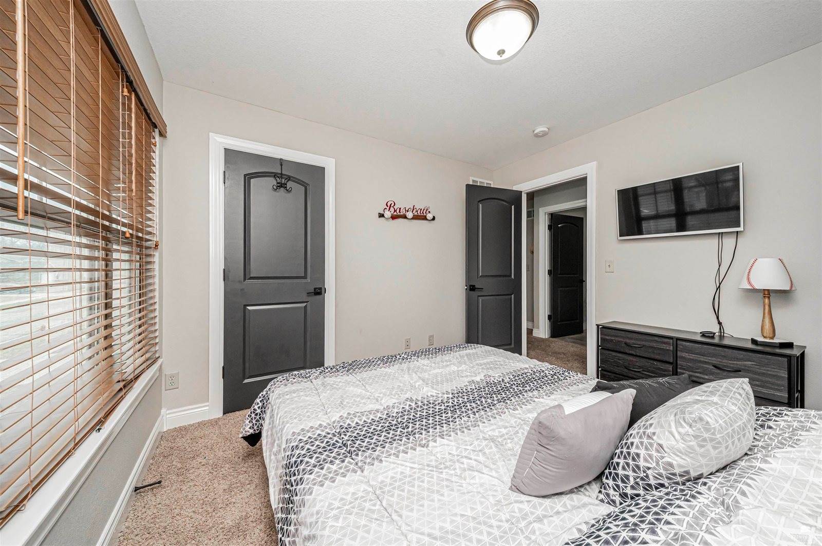 1005 Meadowbrooke Ln, Junction City, KS 66441