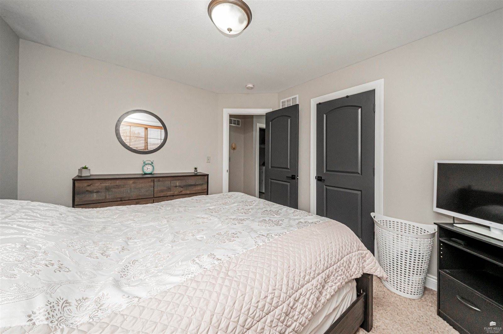 1005 Meadowbrooke Ln, Junction City, KS 66441