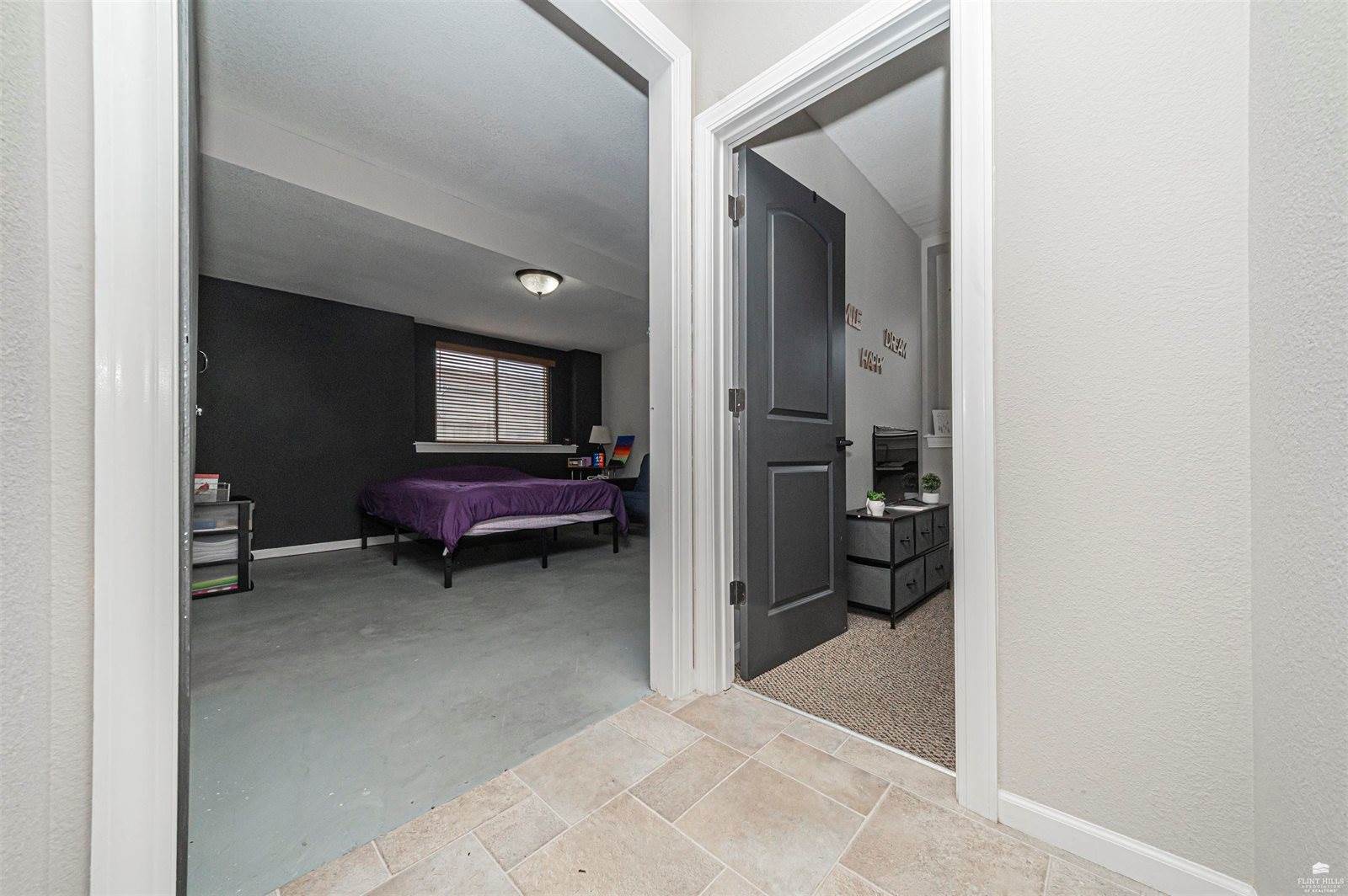 1005 Meadowbrooke Ln, Junction City, KS 66441