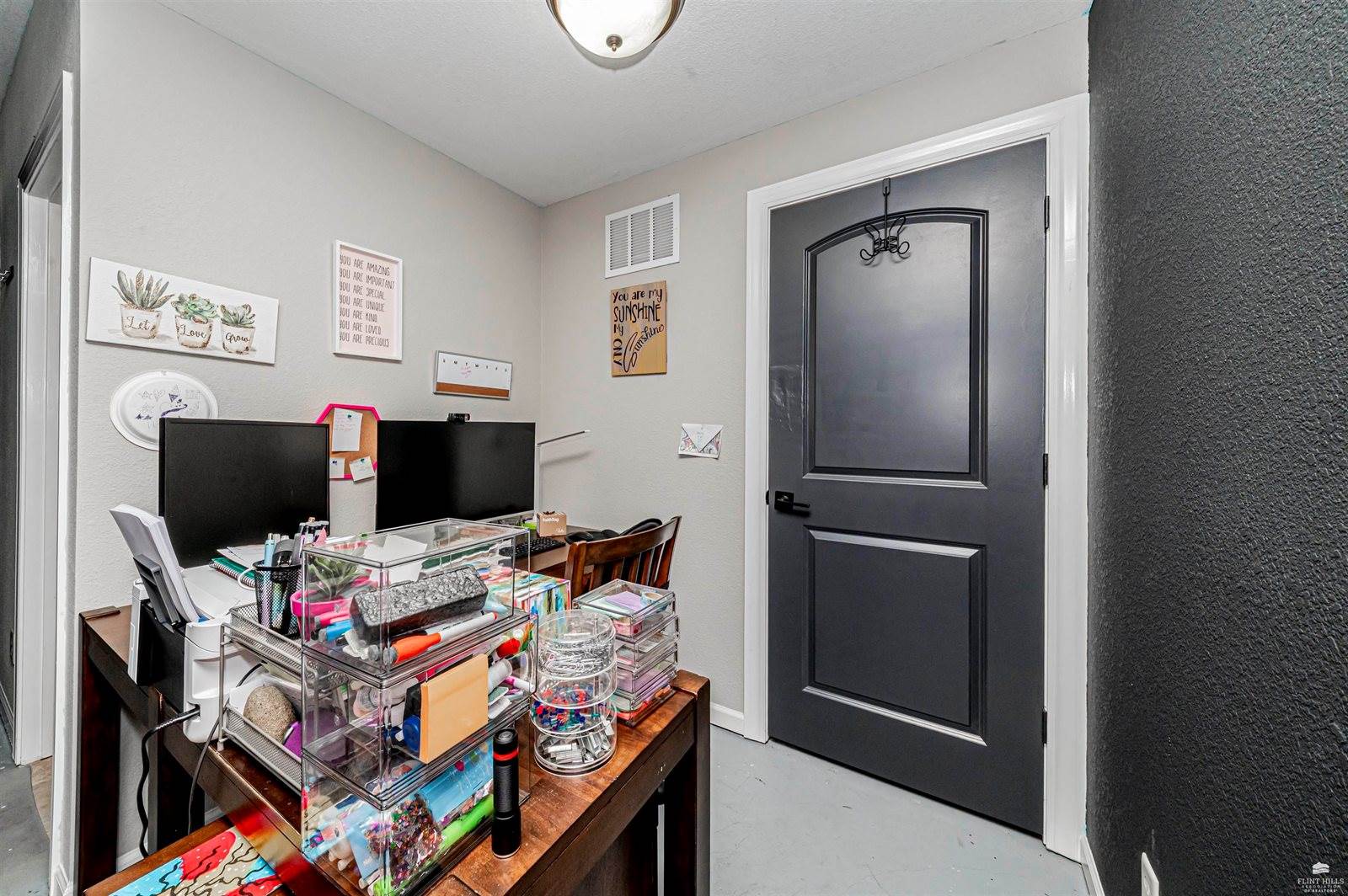 1005 Meadowbrooke Ln, Junction City, KS 66441