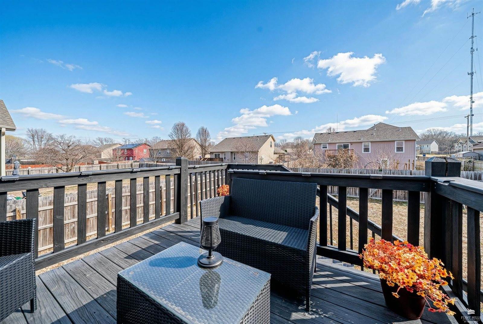 1005 Meadowbrooke Ln, Junction City, KS 66441