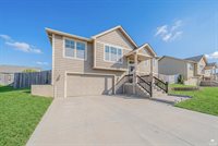 1005 Meadowbrooke Ln, Junction City, KS 66441