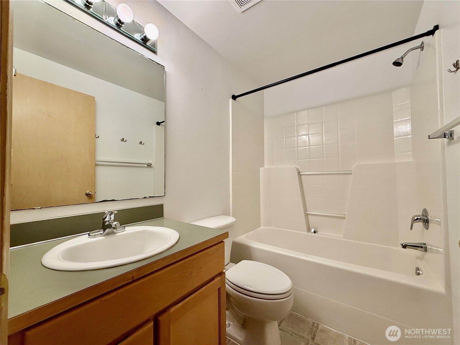 1200 North 12th Place, Mount Vernon, WA 98273