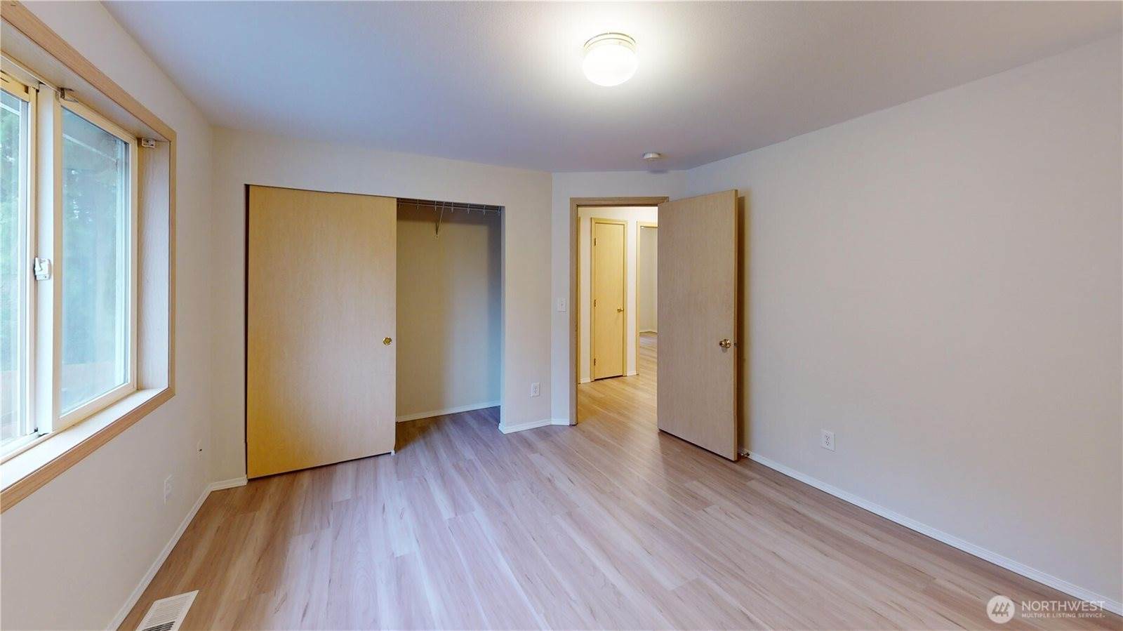 1200 North 12th Place, Mount Vernon, WA 98273