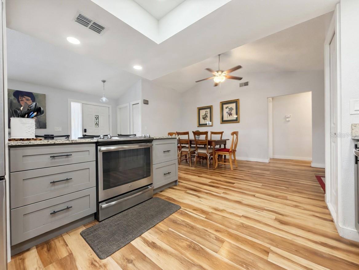 8425 Cypress Lake Circle, Sarasota, FL 34243