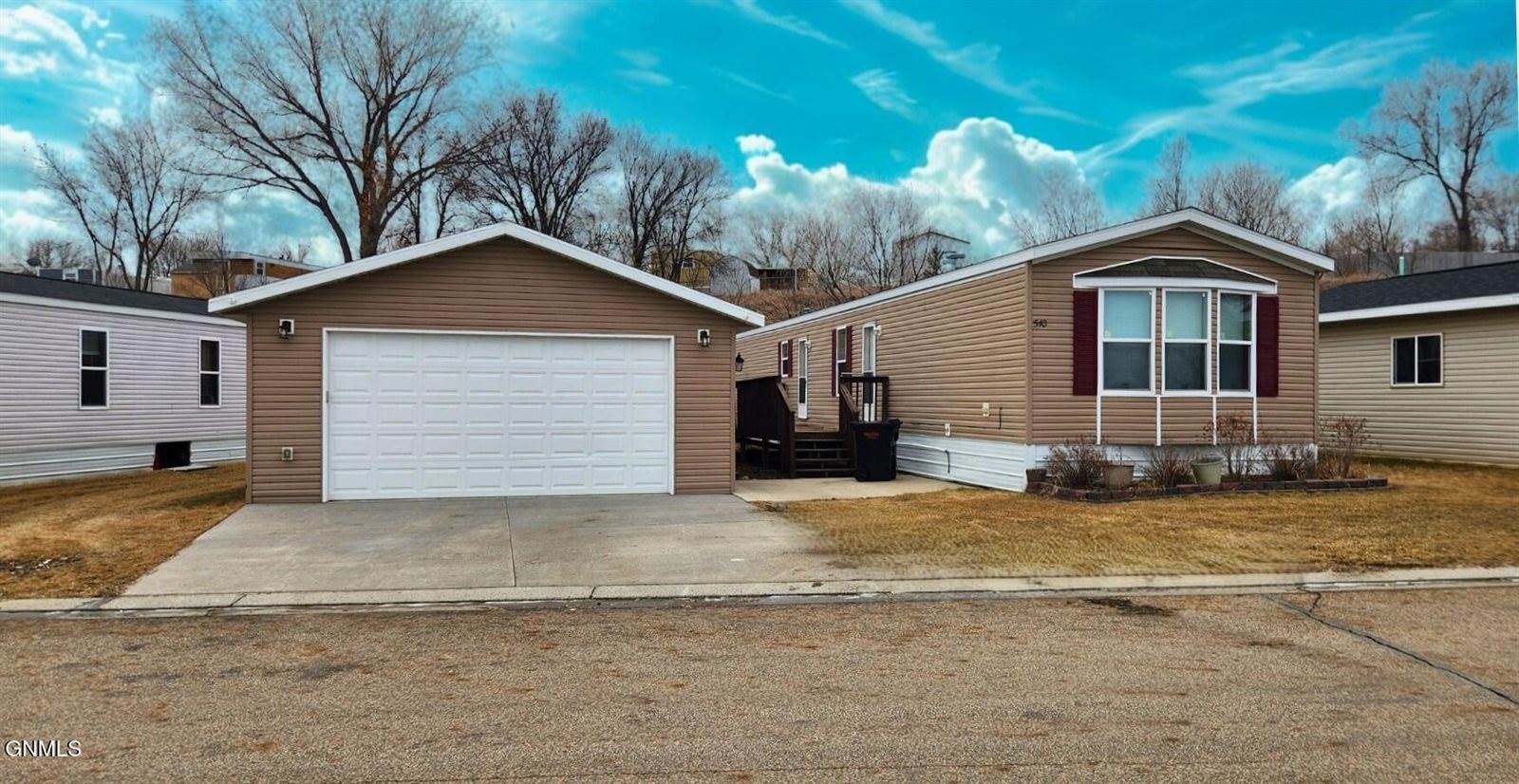 4005 19th Street NE, Bismarck, ND 58503