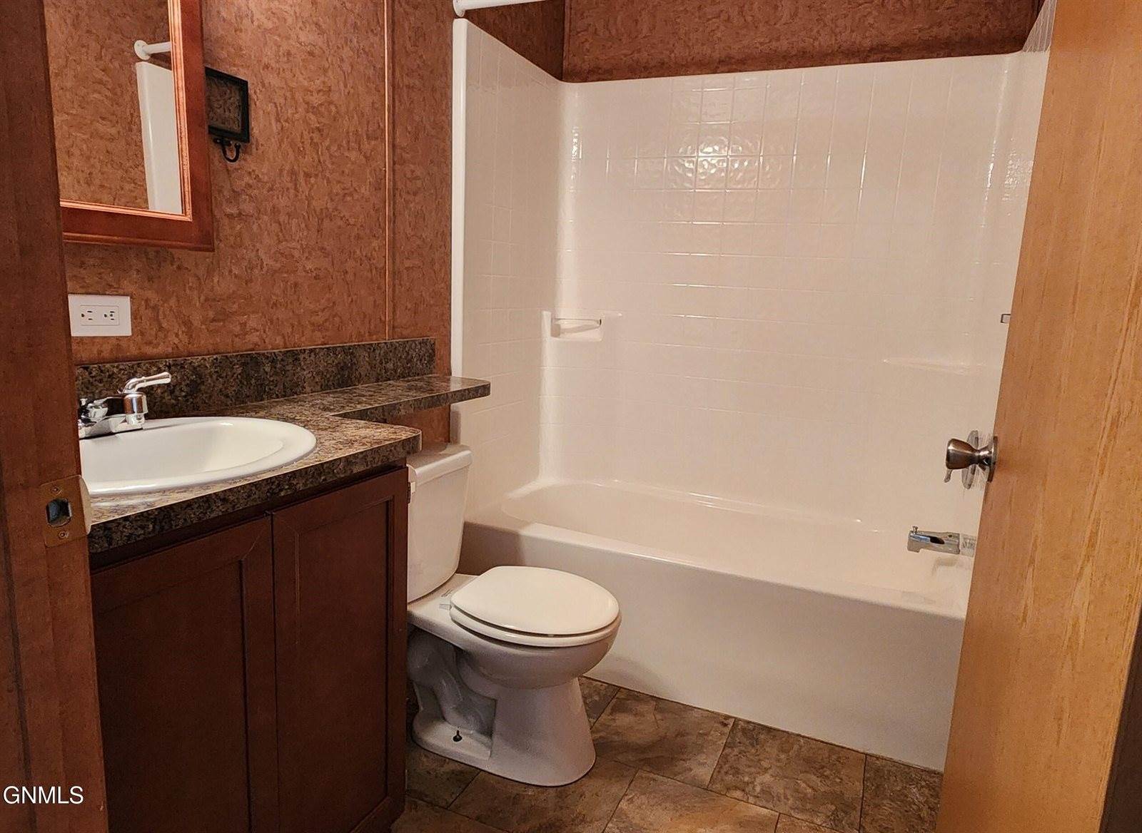 4005 19th Street NE, Bismarck, ND 58503