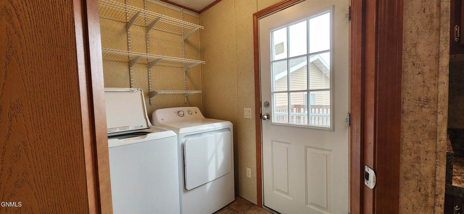 4005 19th Street NE, Bismarck, ND 58503