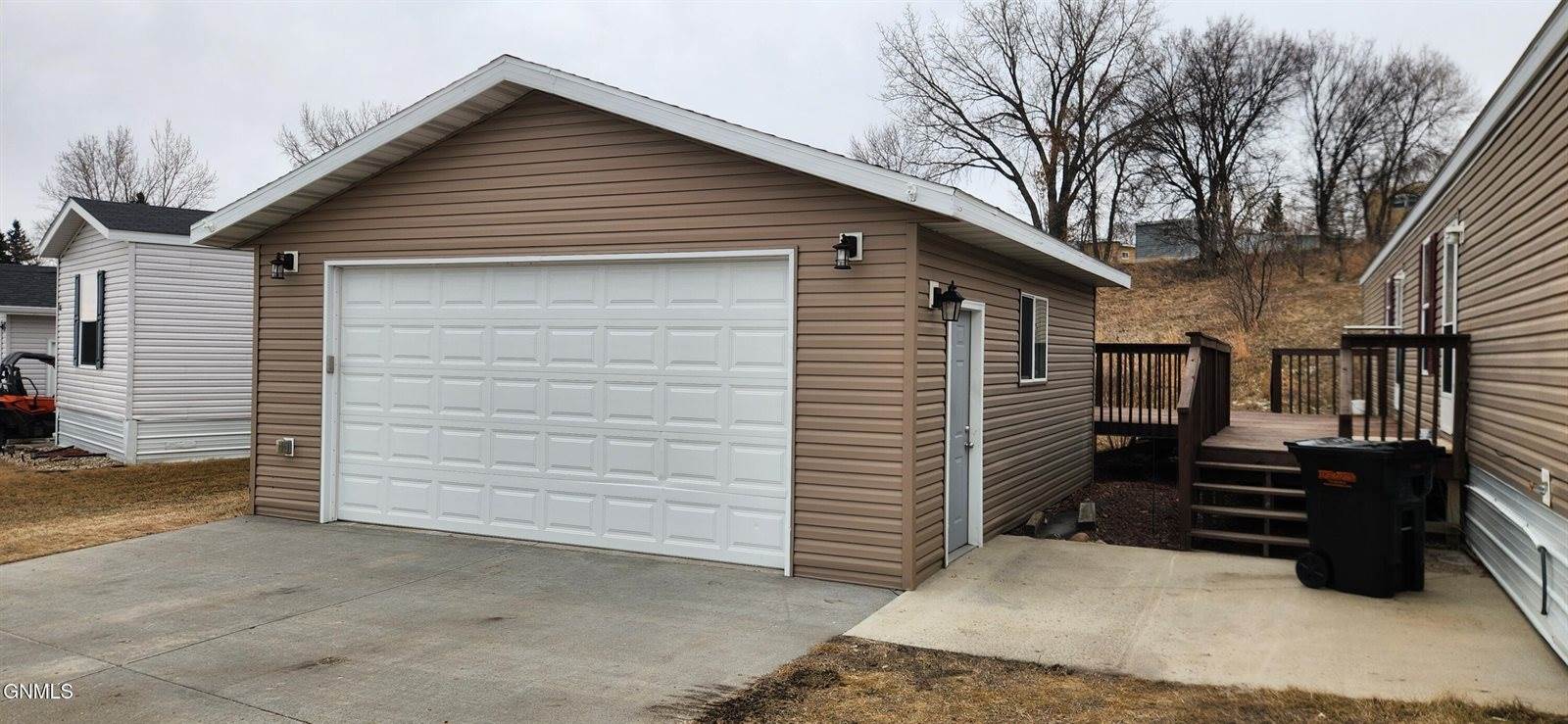 4005 19th Street NE, Bismarck, ND 58503