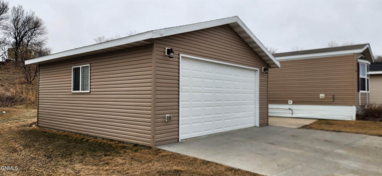 4005 19th Street NE, Bismarck, ND 58503