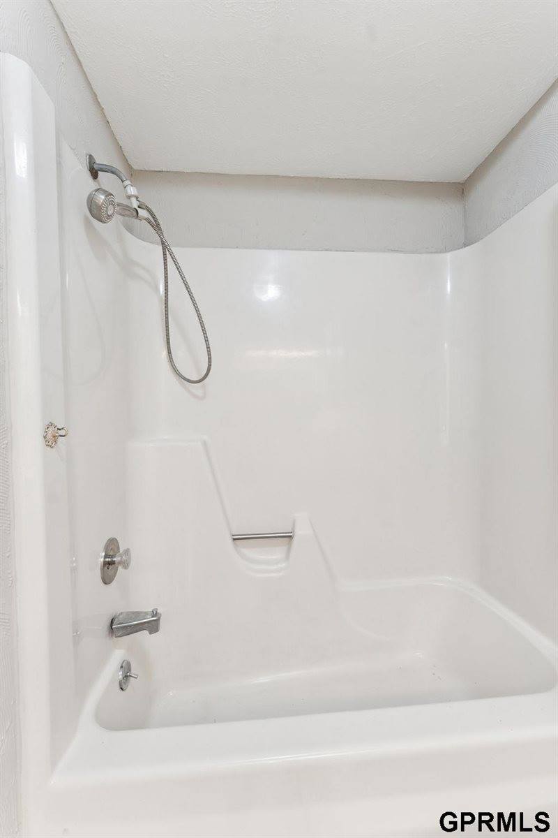 7168 North 78 Court, Omaha, NE 68122