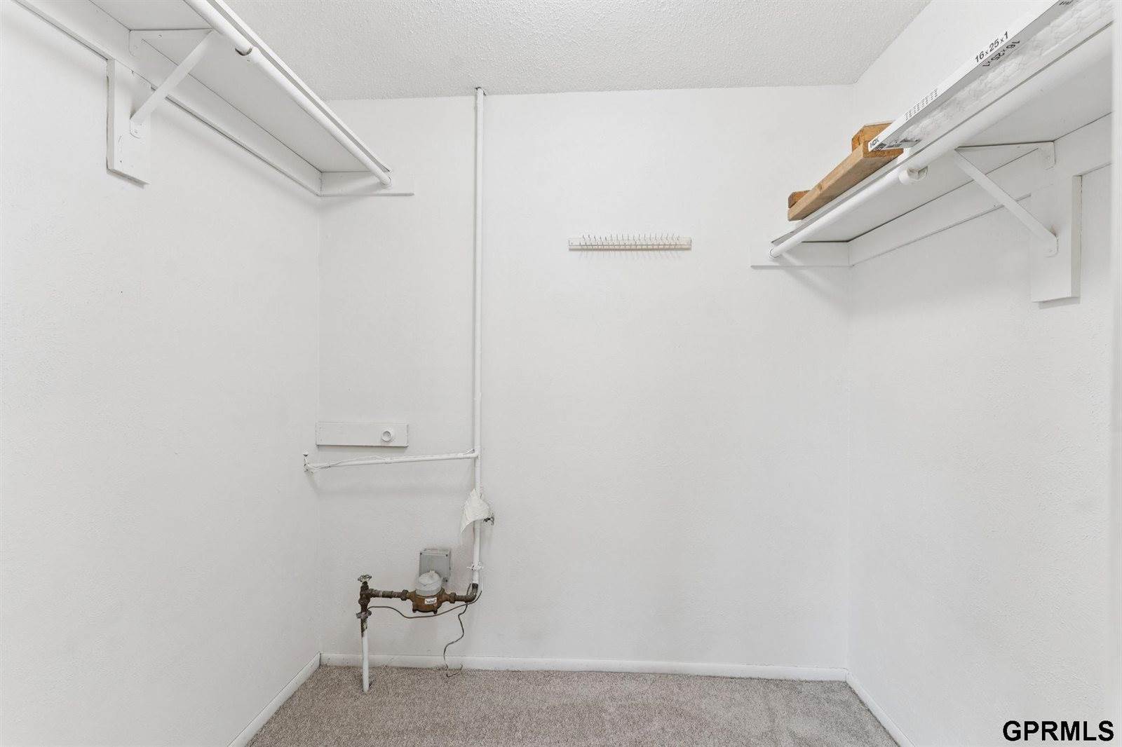 7168 North 78 Court, Omaha, NE 68122