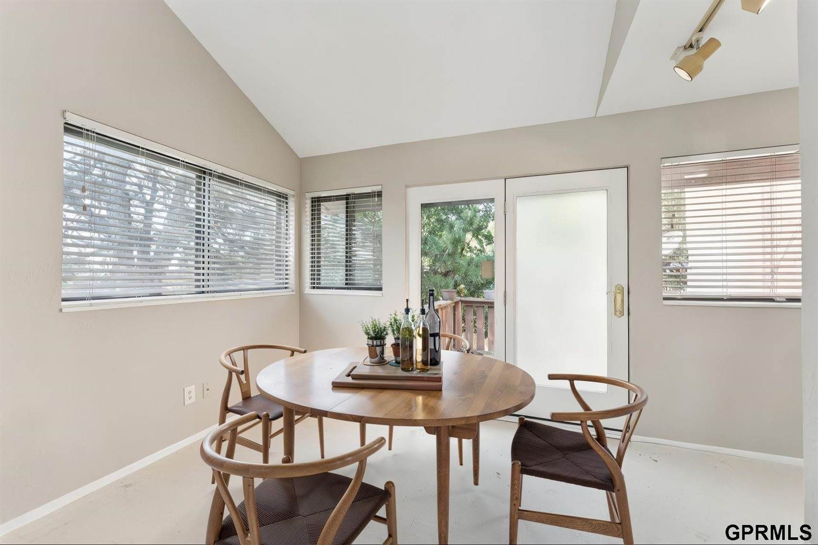 7168 North 78 Court, Omaha, NE 68122