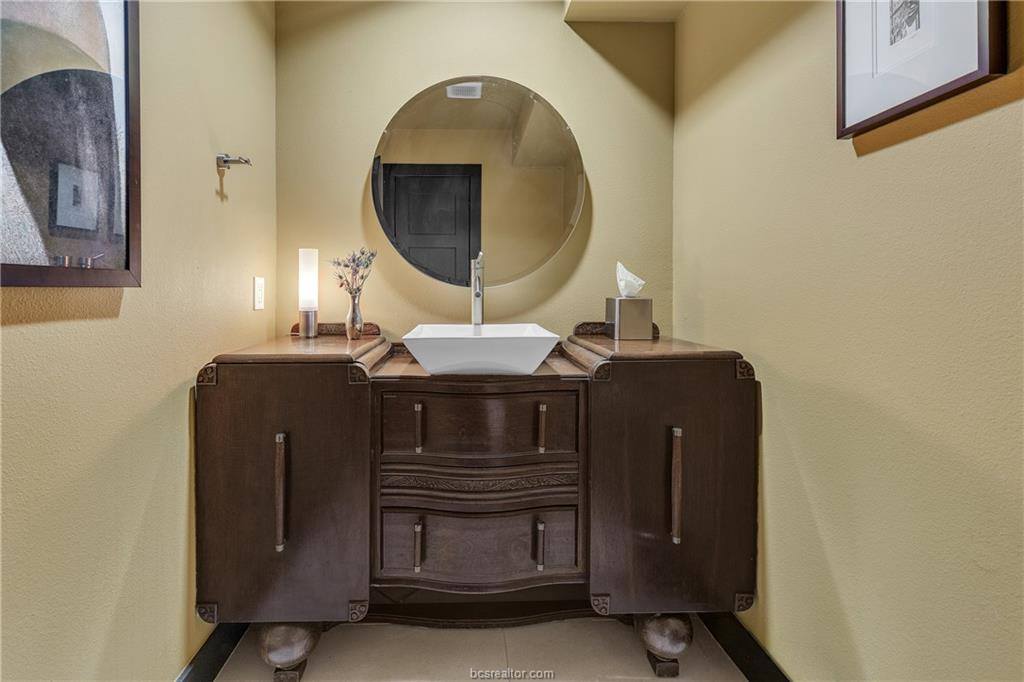 24 Forest Drive, College Station, TX 77840