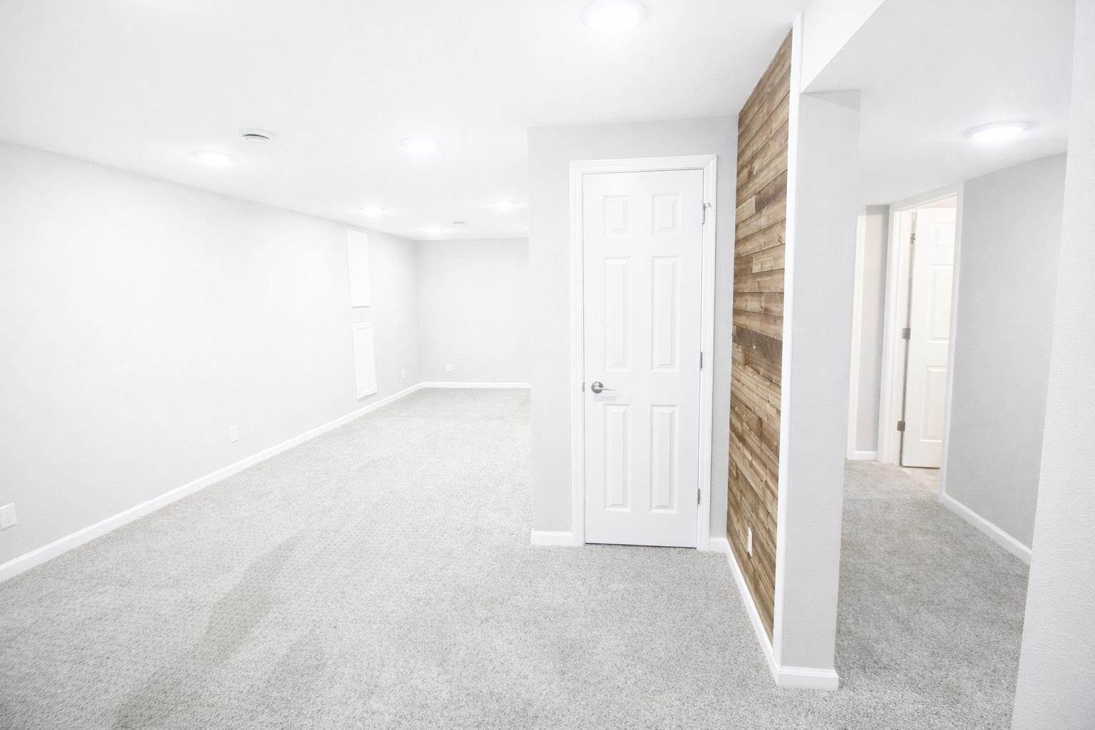 1114 4th St NE, Minot, ND 58703