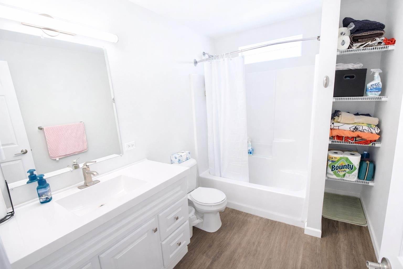 1114 4th St NE, Minot, ND 58703