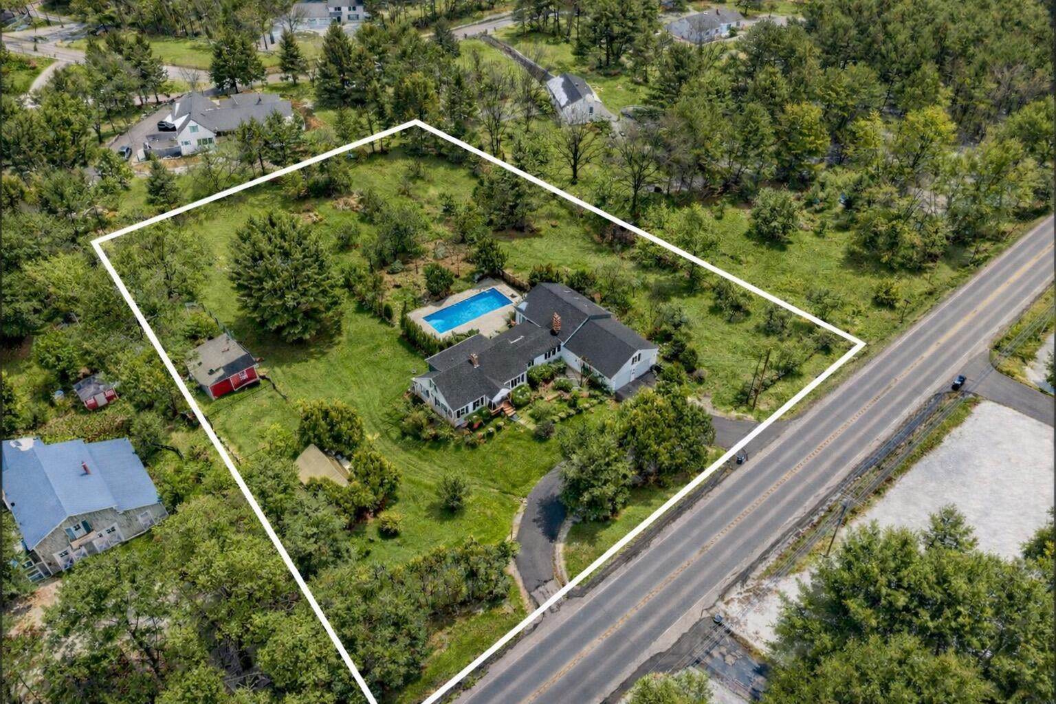 2897 Route 2, Hermon, ME 04401