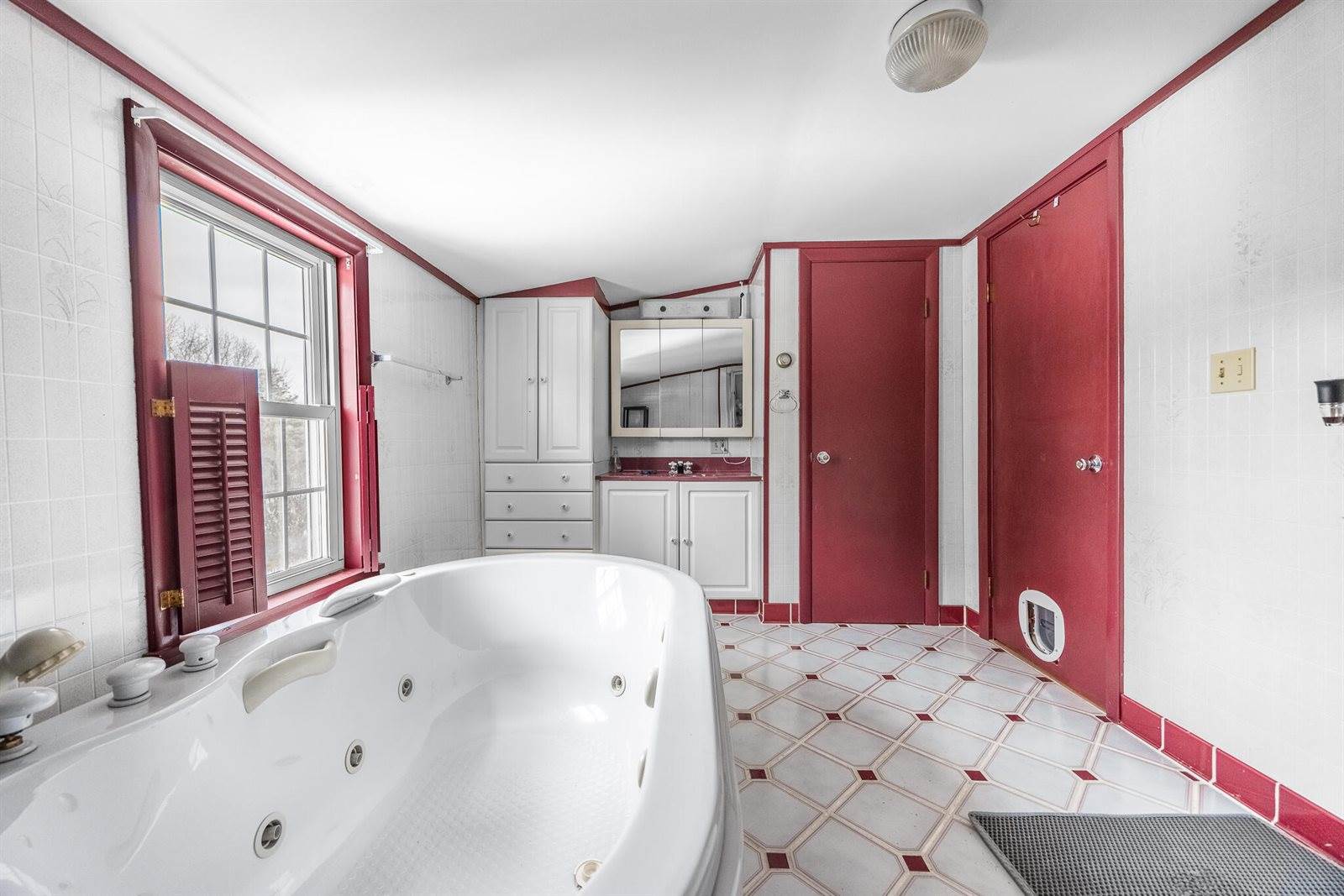 2897 Route 2, Hermon, ME 04401