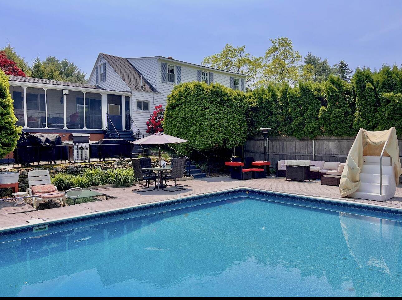 2897 Route 2, Hermon, ME 04401