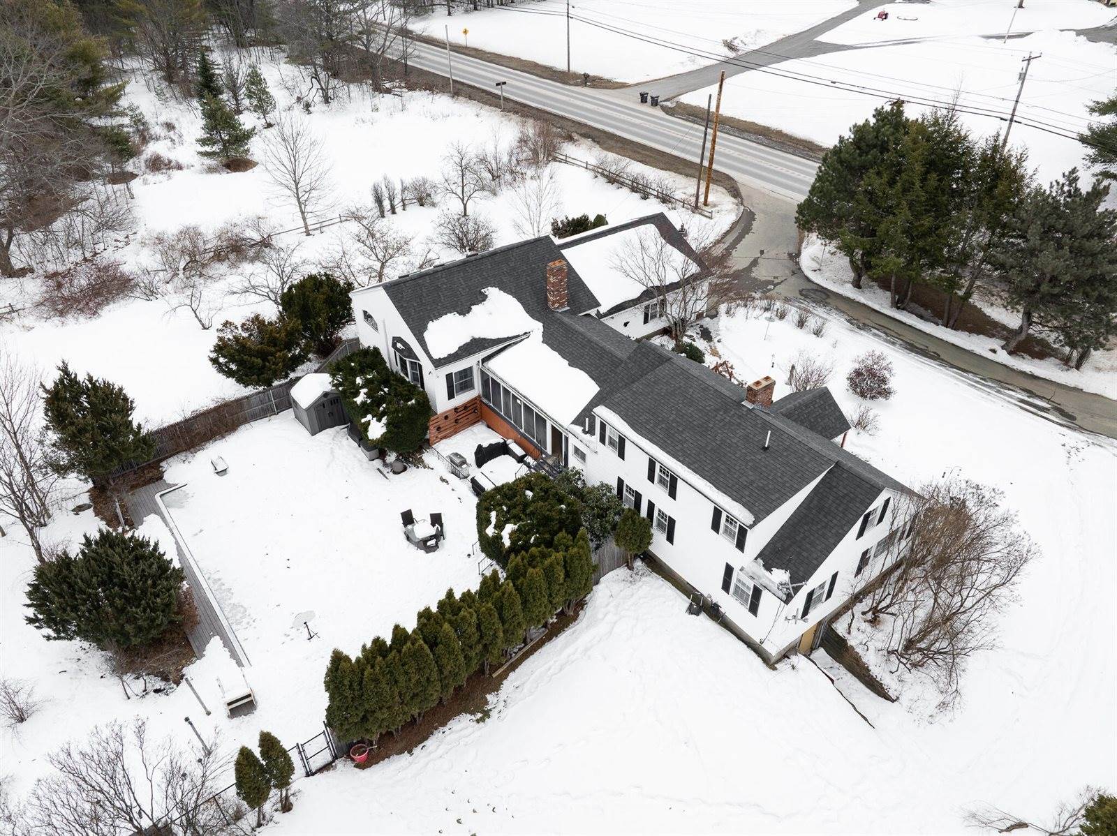 2897 Route 2, Hermon, ME 04401