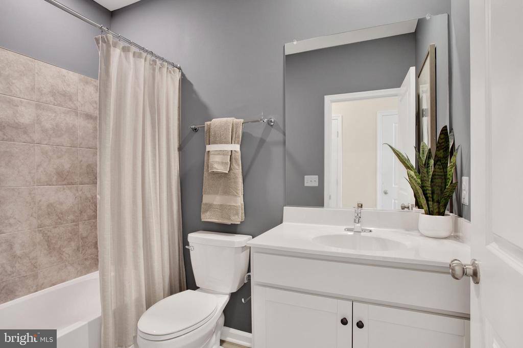 9672 Swallowtail Lane, Manassas, VA 20110