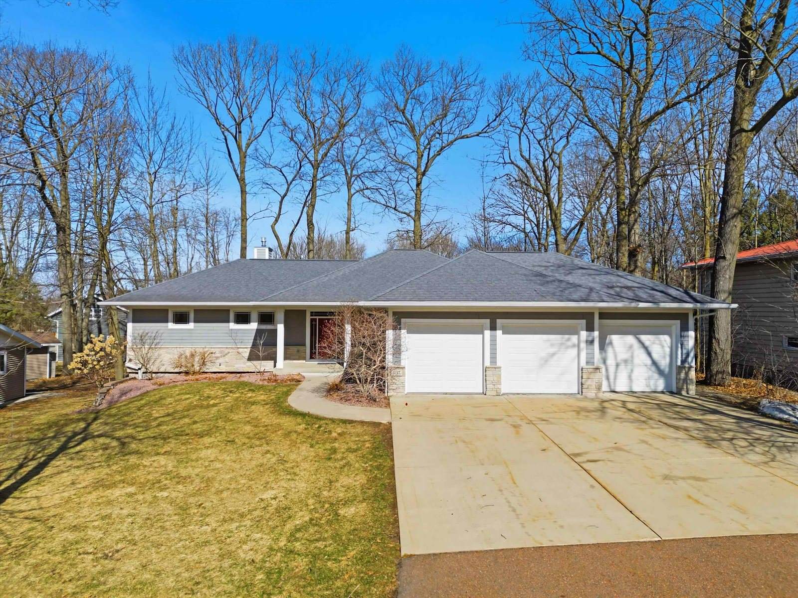 1137 W Ridge Road, Marshfield, WI 54449