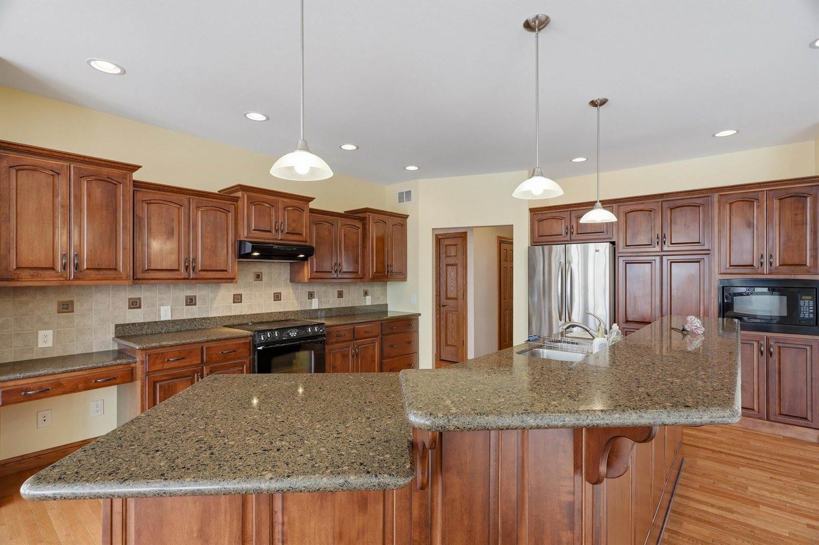 1137 W Ridge Road, Marshfield, WI 54449