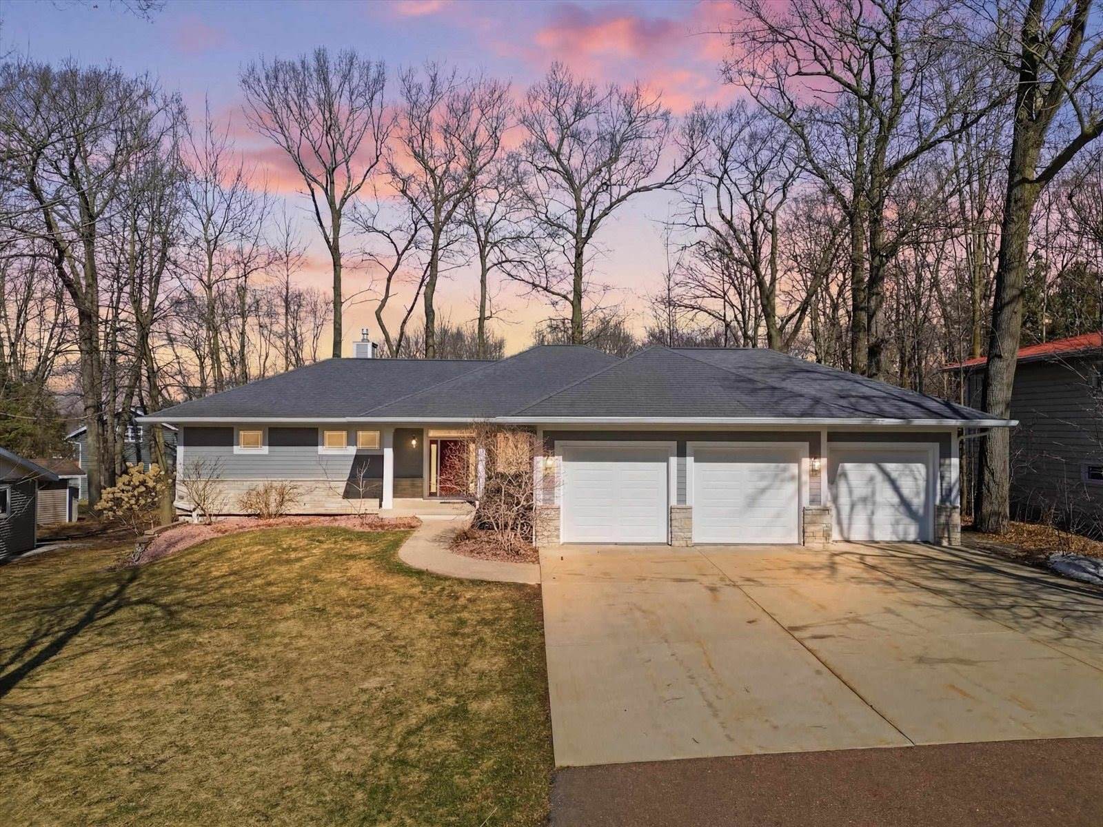 1137 W Ridge Road, Marshfield, WI 54449