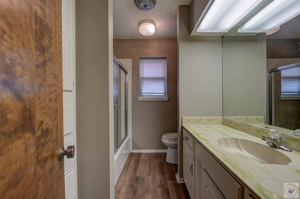 211 Northcrest, Wake Village, TX 75501