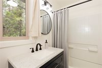 18-2274 Laulea Rd, Mountain View, HI 96771